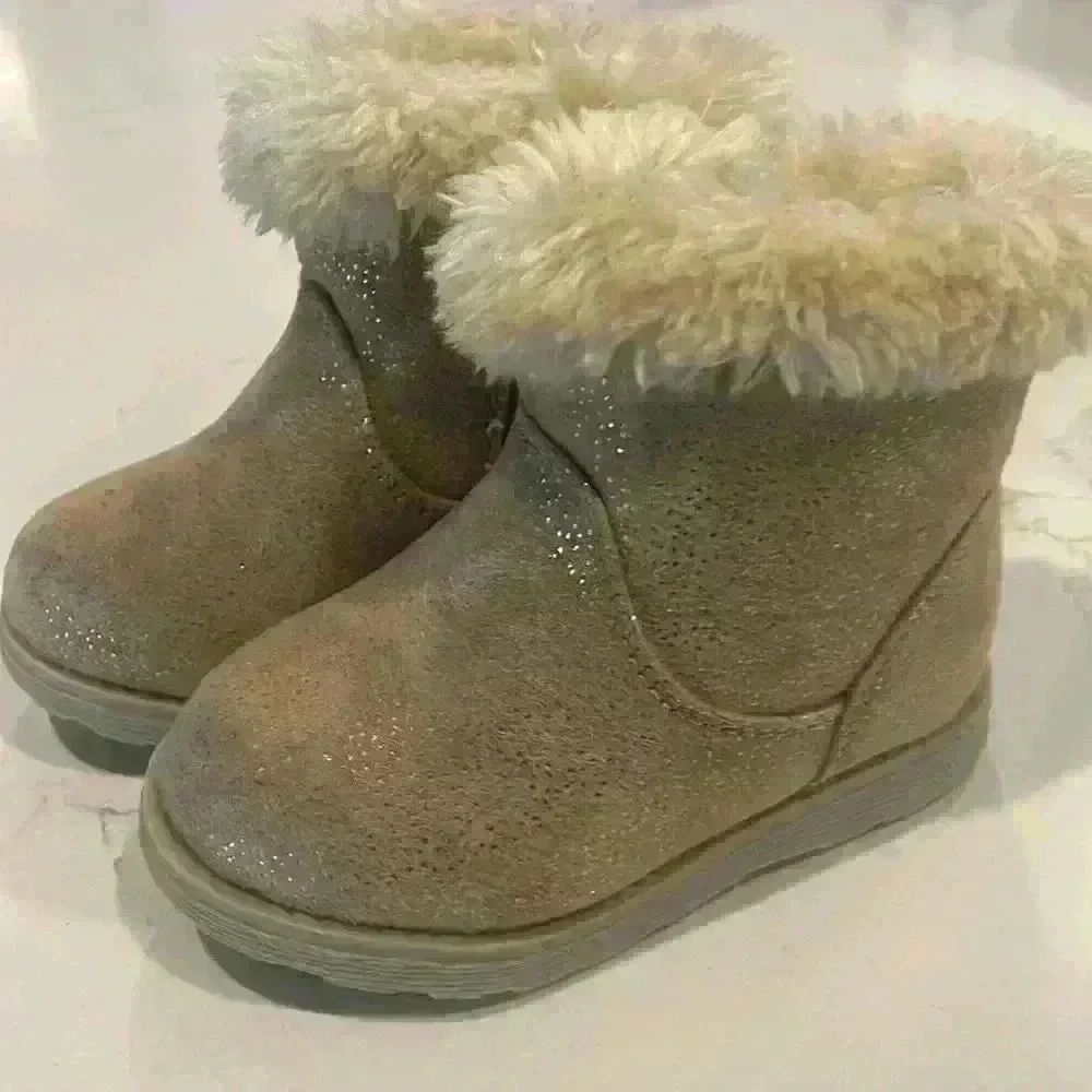 Cat & Jack Kids Booties for winter sz 6 Toddler